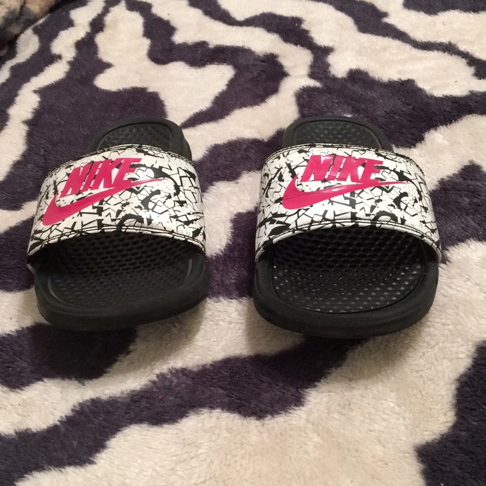 Size 7 Nike slides